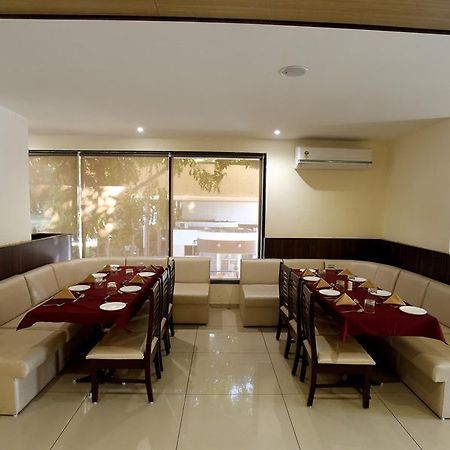 Hotel Sach Regency Ānand Екстериор снимка