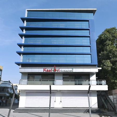 Hotel Sach Regency Ānand Екстериор снимка
