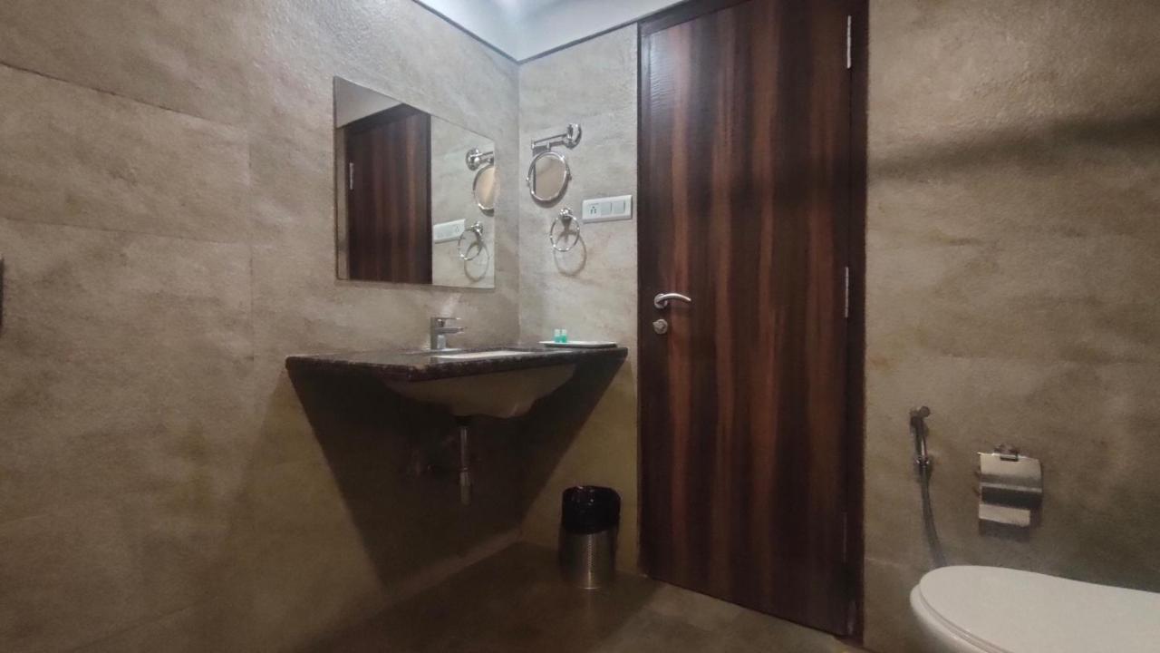Hotel Sach Regency Ānand Екстериор снимка