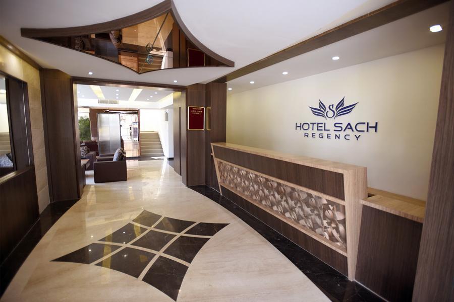 Hotel Sach Regency Ānand Екстериор снимка