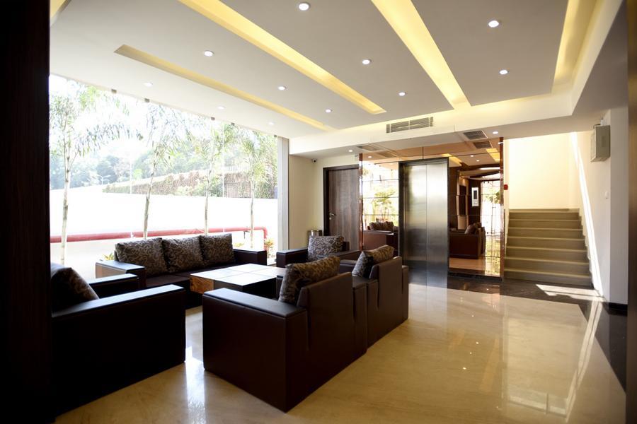Hotel Sach Regency Ānand Екстериор снимка