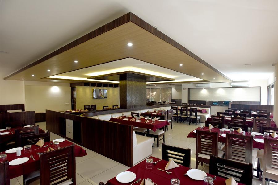 Hotel Sach Regency Ānand Екстериор снимка