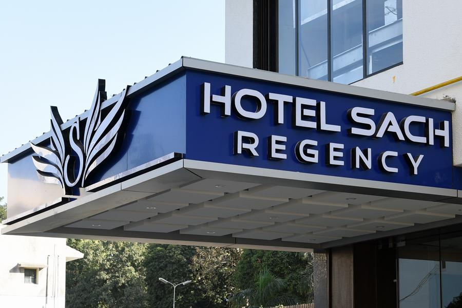 Hotel Sach Regency Ānand Екстериор снимка